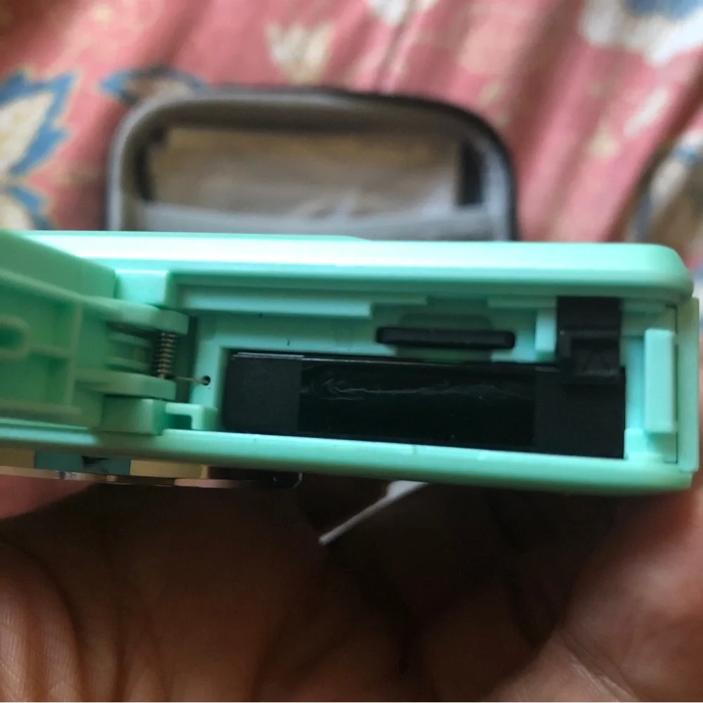44.0 mega pixels 16x zoom turquoise camera